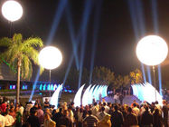 بادکنک های روشن با دو رنگ سفید با استفاده از دکوراسیون رویدادهای DMX