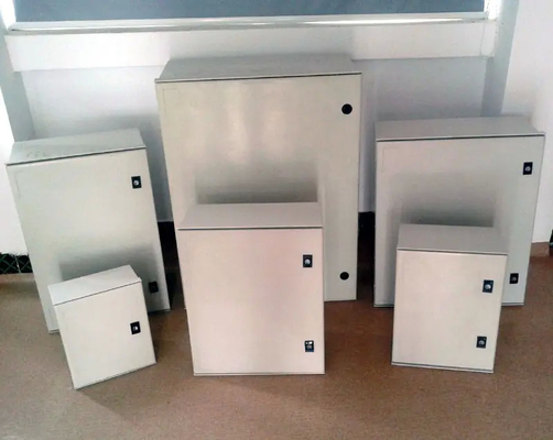 IP66 آبپاش دیوار نصب شده فیبرگلاس محفظه با پوشش جامد 600 * 500 * 230mm