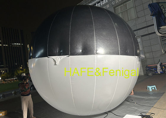 فیلمسازان برای آویزان کردن چراغ های بادکنکی LED دو رنگی