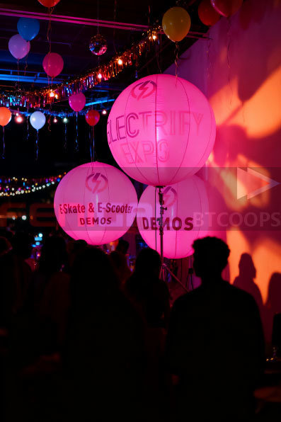 Muse Series Inflatable LED Moon Balloon Light A Must Have for Outdoor Parties Event Ambiance